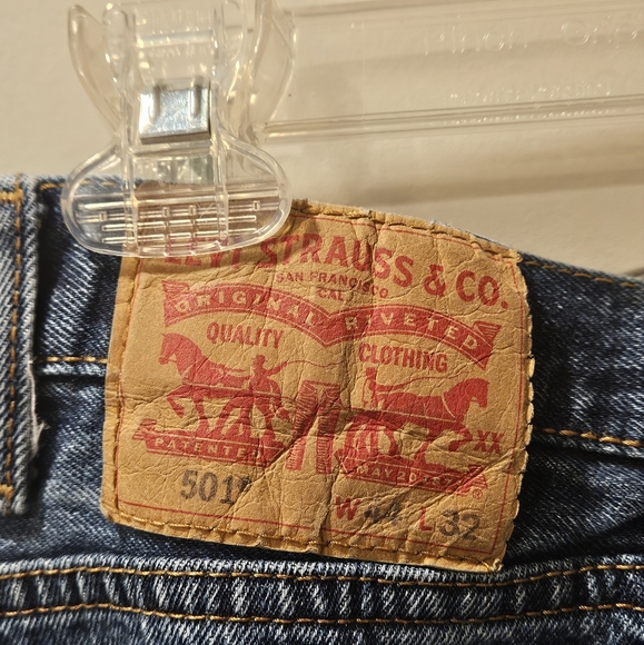 Levi 501 Button Fly Jeans - Picture 5 of 5